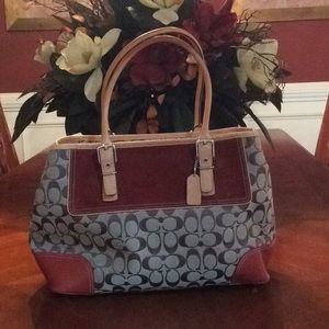 Coach purse WITH KEYCHAIN